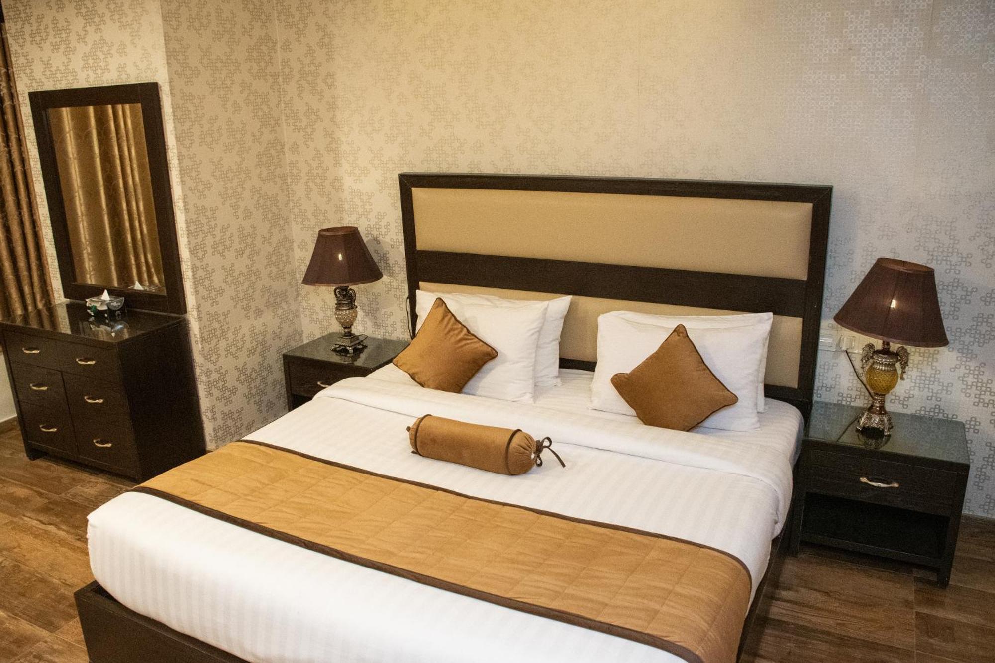 Centaurus Hotel Suites Исламабад Екстериор снимка